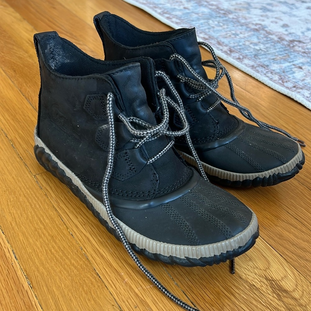 Sorrel Out N About Leather duck boots women’s 7.5